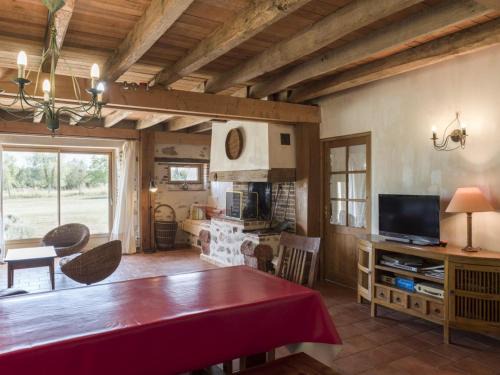 Audes Casa | Gîte Authentique avec Confort Moderne, Cheminée, Jardin, Jeux pour Enfants, à 13km de Montluçon - FR-1-489-119
