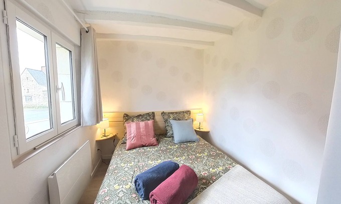 Savigny-en-Veron Casa | Gîte Aux-Enverons