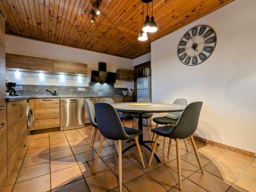 La Fagette Casa | Gîte avec terrasse privative et jardin fleuri à Saugues, tout inclus - FR-1-582-90