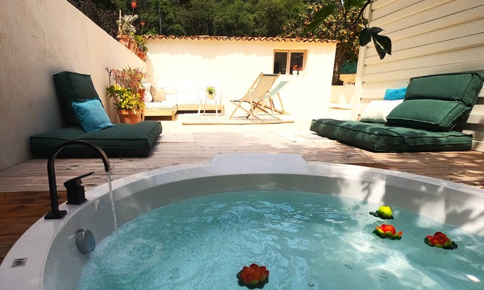 Six-Fours-les-Plages Cabaña | Gîte "balnéo" Sous le Figuier, un Lieu de Détente au Coeur de la Pinède