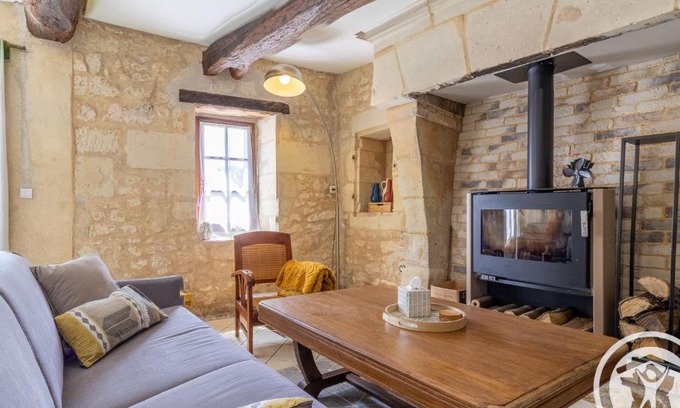Vaudelnay Casa | Gîte charmant en tuffeau près de Saumur avec terrasse, poêle à bois et grandes commodités - FR-1-622-64