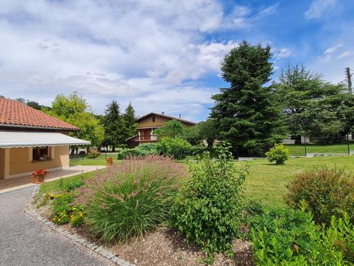 Naives-Rosieres Casa | Gîte charmant à Naives-Rosières : 4 pers., grand terrain fleuri, proche Bar-le-Duc - FR-1-585-51