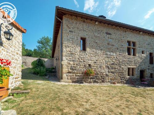Montarcher Casa | Gîte confortable avec jardin, cheminée, et wifi à Montarcher - FR-1-496-11