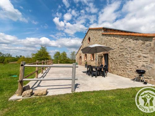 Saint-Christophe-du-Bois Casa | Gîte de Charme entre Cholet et Puy du Fou avec Terrasse et Équipements Complets - FR-1-622-33