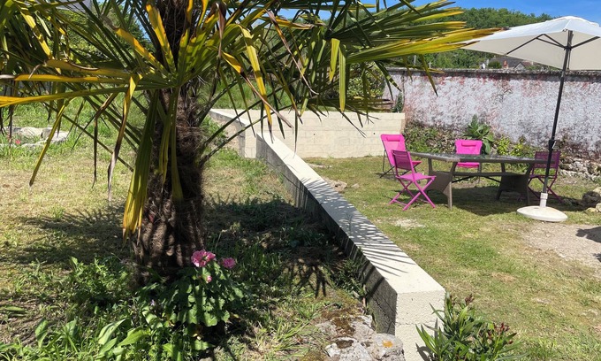 Le-Petit-Pressigny Casa | Gîte de Charme, Gîte de Lancienne Mairie Avec Atelier Dartiste