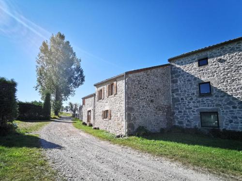 Saint-Romain-Lachalm Casa | Gîte de charme en campagne, 5-8 pers., cheminée, nature, proche Pilat, activités à proximité - FR-1-582-269