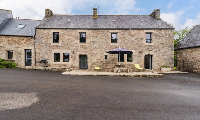 Ploumilliau Casa | Gîte de Kerduraison - Maison avec grand jardin