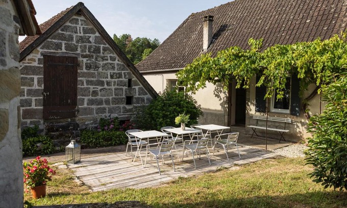 Saint-Julien-Maumont Casa | Gîte de la Gare aux Fleurs