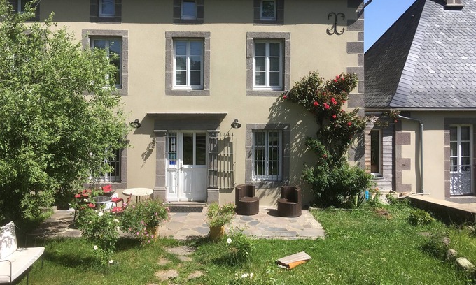 Besse-et-Saint-Anastaise Apartamento | Gîte Dompop
