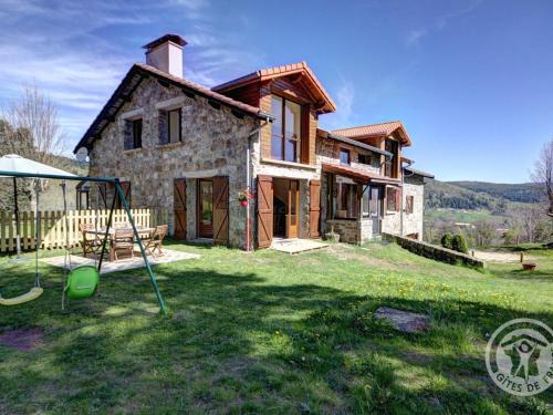 La Versanne Casa | Gîte et studio avec cheminée, terrasse, salle de jeux et nature préservée à La Versanne - FR-1-496-280