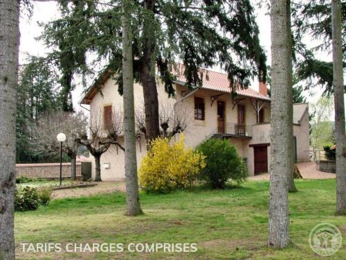 Saint-Andre-dʼApchon Casa | Gîte familial avec dortoir, proche parc à St-André-d'Apchon - FR-1-496-365