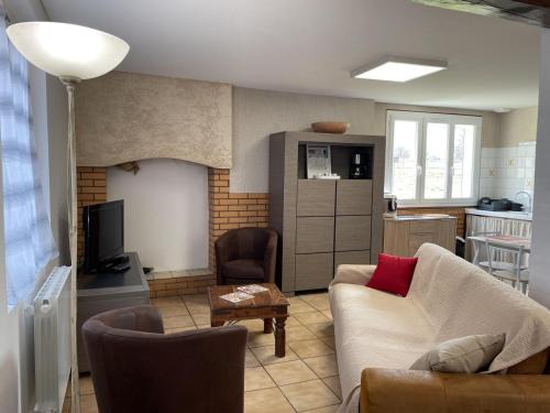 Sauvagny Casa | Gîte familial à la ferme avec terrasse - chevaux, poneys, proche Montluçon et thermes Néris les Bains - FR-1-489-430