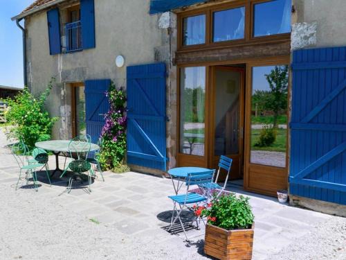 Souvigny Casa | Gîte familial en ferme équestre avec piscine, nature et confort à Souvigny - FR-1-489-466