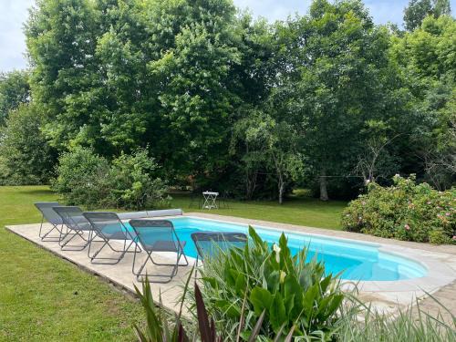 Tilly Casa | Gîte familial rénové avec piscine, jardin de 1 hectare et vélos à disposition, situé en pleine campagne - FR-1-591-579