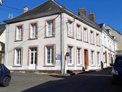 Sarge-sur-Braye Casa | Gîte familial spacieux, idéal pour nature et randonnées - 3 chambres, jardin clos, équipement complet - FR-1-491-385