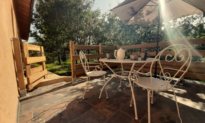 Cenac-et-Saint-Julien Apartamento | Gîte Forêt. Piscine, Terrasse à L'orée des Bois et Situation Idéale 🌿