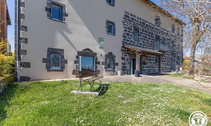 Charbonnieres-les-Varennes Casa | Gîte Municipal Champagnol
