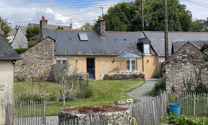 Sainte-Suzanne-and-Chammes Casa | Gîte du Petit Rocher