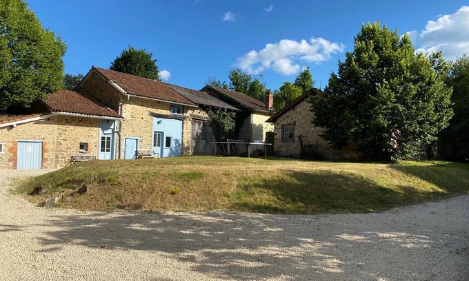 Saint-Leonard-de-Noblat Cabaña | Casa rural atmosférica con gran terraza