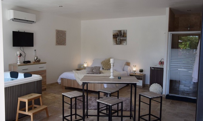 Beynac-et-Cazenac Cabaña | Gîte-L'Étoile Spa-Romántico-Bañera de hidromasaje-Vista al campo