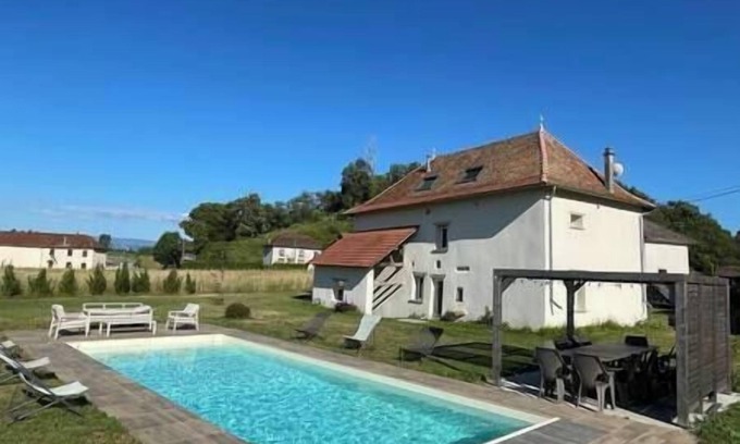 Saint-Sorlin-de-Morestel Casa | Gîte le Clos Margherite. 14 Personnes Piscine