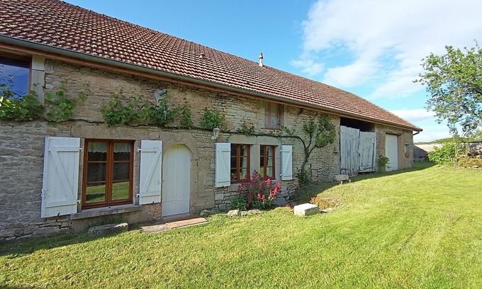 Civry-en-Montagne Casa | Gîte Le Belvédère du Lac between lakes and castles of the Dukes of Burgundy