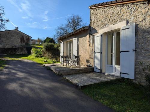 Torsac Casa | Gîte lumineux avec terrasse, jardin et Wi-Fi proche d'Angoulême, animaux acceptés - FR-1-653-82
