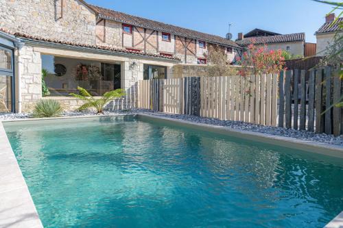 Forges Casa | Gîte Lunaben-Maison en pierres avec piscine