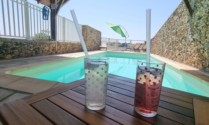 Maurs Casa | Gîte Piscine Cantal Lot. Charme/confort/loisirs. Corps Ferme Clos & Privatif