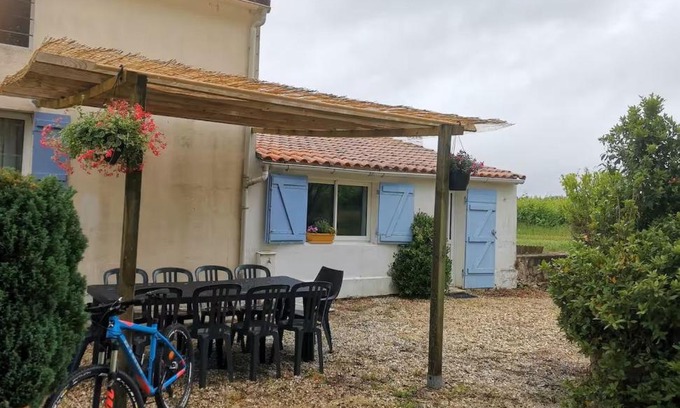 Berson Casa | Gîte spacieux dans un vignoble-Détente et Nature