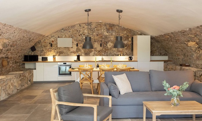 Gonfaron Casa | Gîte Syrah Confortable et Raffiné Pour 6 Personnes au Coeur D'un Vignoble Varois