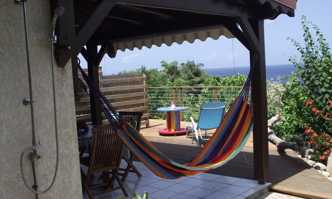 Bouillante Cabaña | Gîtes AKANSYEL vista al mar (azul)