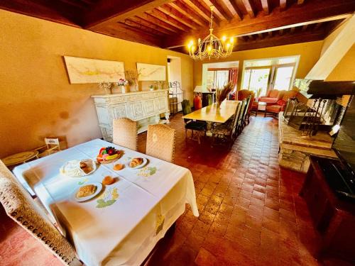 Le Breuil Casa | Gîtes Montvaltin - Villa 15 personnes & jardin