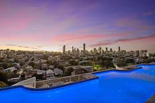 East Brisbane Apartamento | Gabba Oasis - Luxury 3BR Apt & Pool