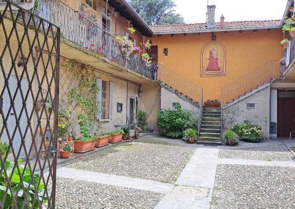 Albate Apartamento | Gabbinoholidayhome Appartamento in suggestiva corte