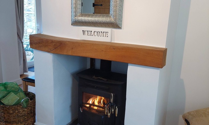 Cylch-Y-Garn Cabaña | Gadlys cottage sleeps 6 dog friendly walk to Church Bay Beach sea views
