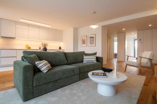 Ramalde Apartamento | Gaia Elegant Apartment with Patio by LovelyStay