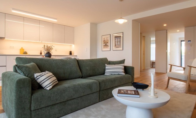 Oliveira do Douro Apartamento | Gaia Elegant Apartment w/Patio by LovelyStay