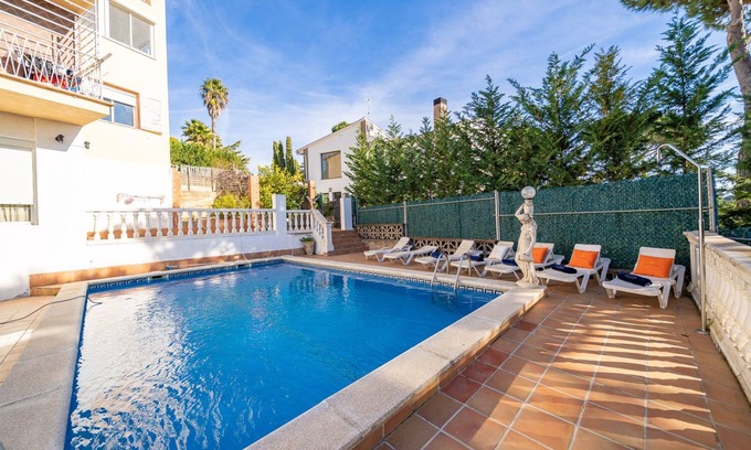Condado del Jaruco Villa | GALA LUX, VILLA CON PISCINA EN URBANIZACIÓN CERCA DEL CENTRO DE LLORET DE MAR