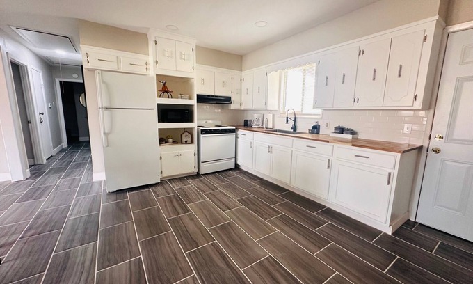 Bossier City Casa | Galaxy Voyage-4Bedroom/1Bath
