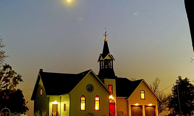 Council Hill Casa | Galena`s Little White Church l LUXE l A&D Rise Getaways