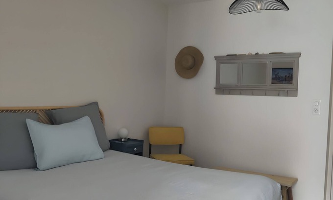 Pornic Cama Y Desayuno | Habitaciones de huéspedes 'Galets' con terraza privada, jardín privado y Wi-Fi