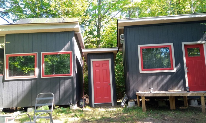Lanark Highlands Cabina | Gallagher's Getaway. Off grid cabins on private lake