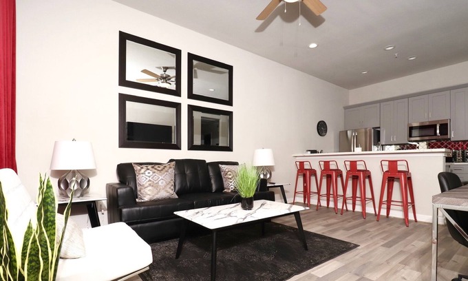 MacGregor Apartamento | GALLERIA (8 MI)| ECO-FRIENDLY APT| 2 KING BEDROOMS