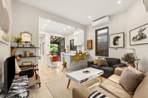 Newtown Casa | 'Gallery Getaway' Newtown - Alexandria Creative Hub