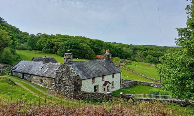 Dolgellau Otro | Gallestra a Rustic, Rural Retreat Farm House Nr Dolgellau Snowdonia