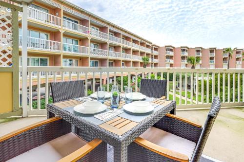 Galveston Apartamento | Galveston Beach Condo with Resort Amenities
