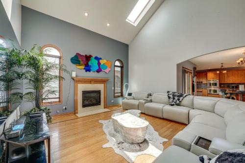 Matteson Casa | Game Room and Deck Family Home in Chicago Area!