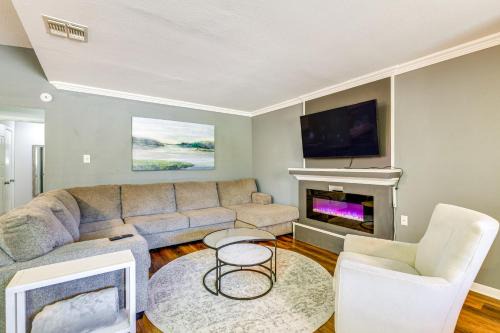 Bay Area Casa | Game Room and Grill Family Home in Corpus Christi!