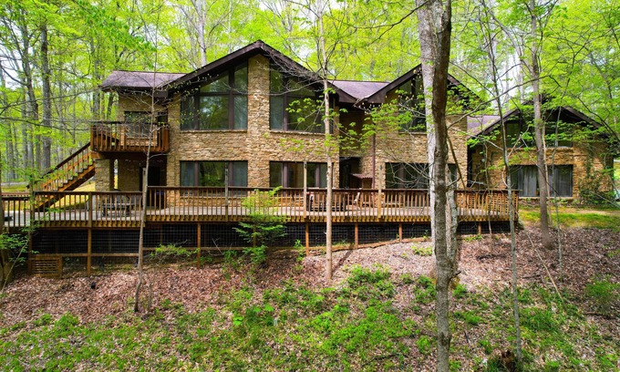 Helmsburg Casa | Game room, Complete Retreat, Stonehaven